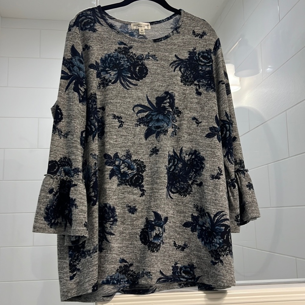 EUC Women’s Sz 2X Ruffle Sleeve Top
